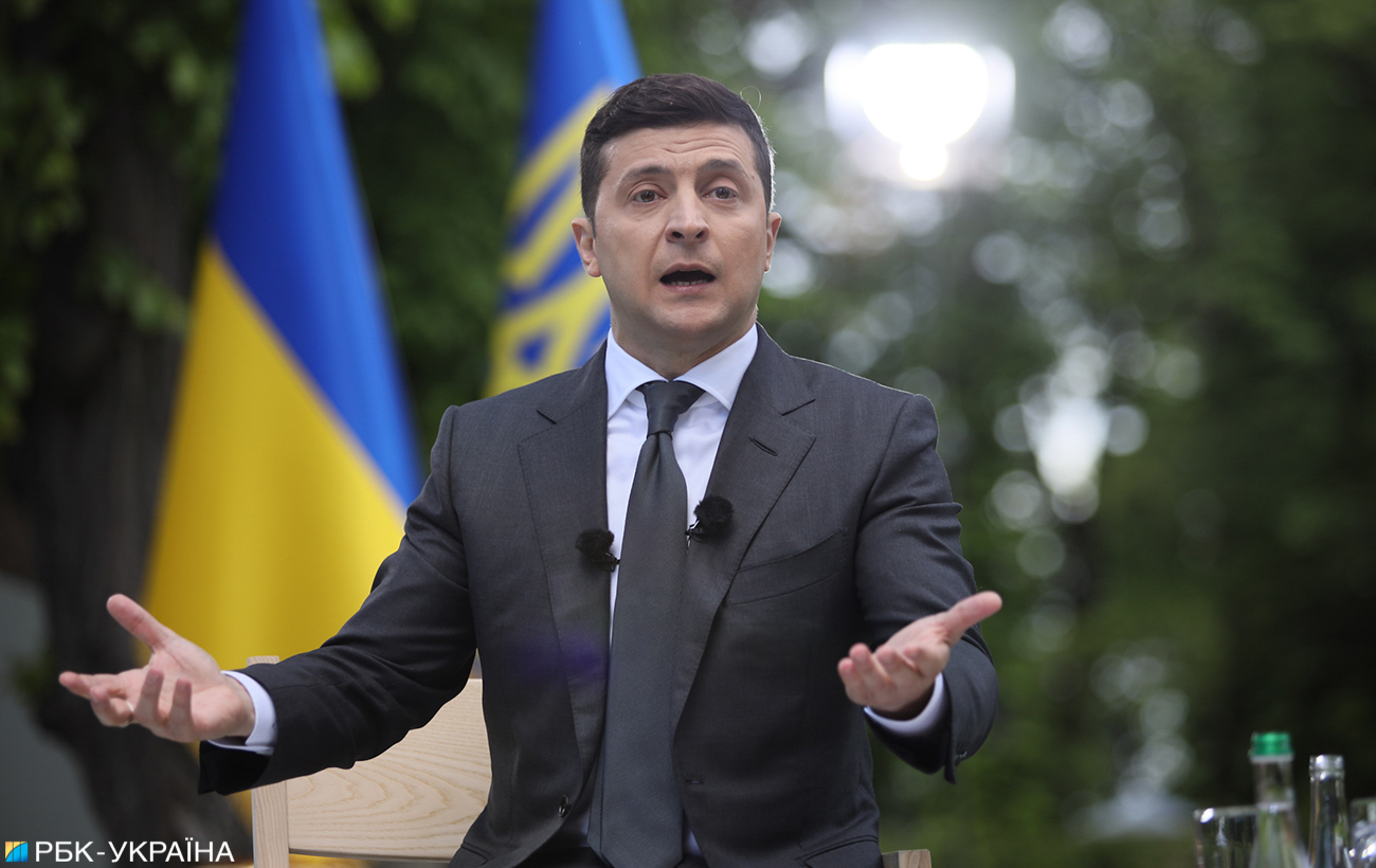 Психолог расшифровала язык тела Зеленского: красноречив от глаз до ступней (фото)